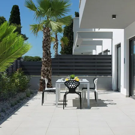 In Fa Ana Near And Pool פאז'אנה
